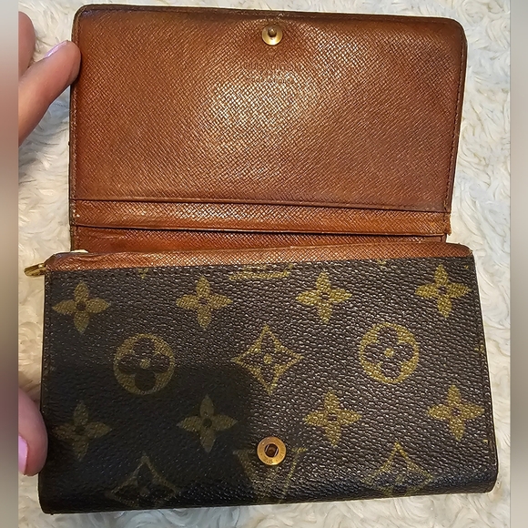 Louis Vuitton Monogram Wallet Authentic Logo GUC minor callouts in coin pouch - Picture 3 of 16